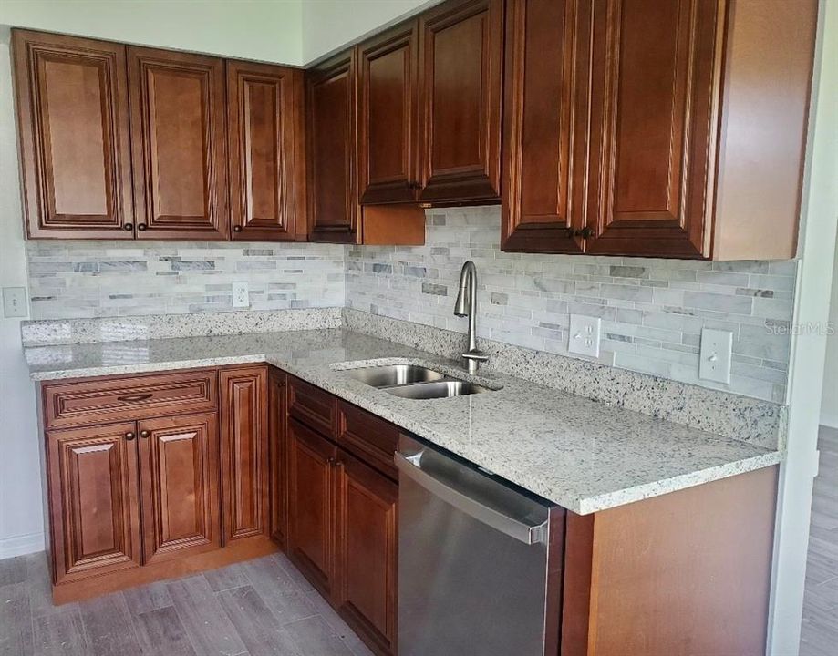 For Rent: $1,800 (3 beds, 2 baths, 1211 Square Feet)