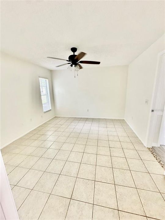 For Rent: $1,800 (3 beds, 2 baths, 1211 Square Feet)