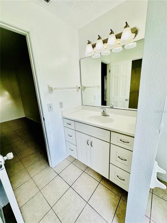 For Rent: $1,800 (3 beds, 2 baths, 1211 Square Feet)