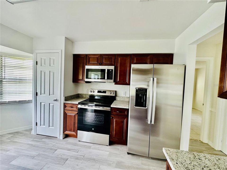 For Rent: $1,800 (3 beds, 2 baths, 1211 Square Feet)
