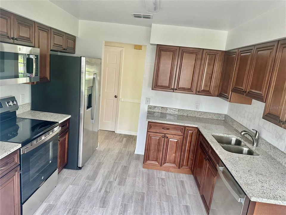 For Rent: $1,800 (3 beds, 2 baths, 1211 Square Feet)