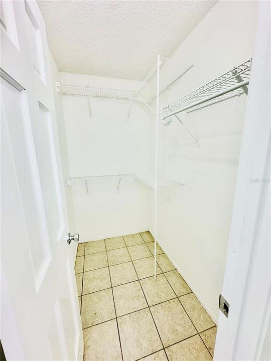 For Rent: $1,800 (3 beds, 2 baths, 1211 Square Feet)