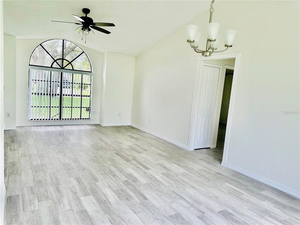 For Rent: $1,800 (3 beds, 2 baths, 1211 Square Feet)