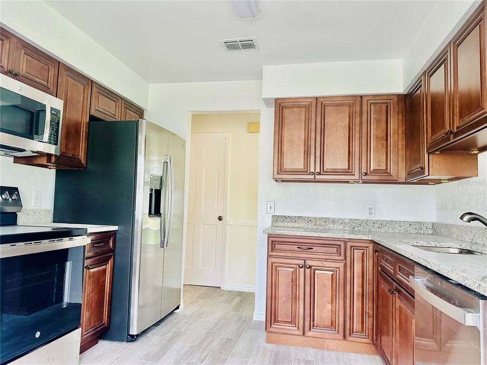 For Rent: $1,800 (3 beds, 2 baths, 1211 Square Feet)