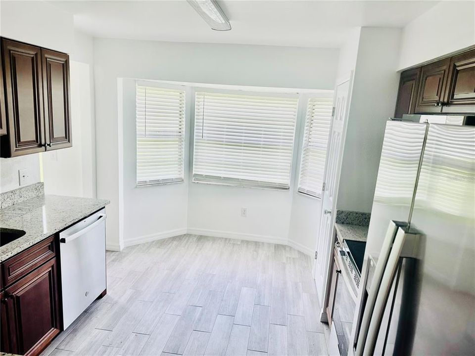 For Rent: $1,800 (3 beds, 2 baths, 1211 Square Feet)