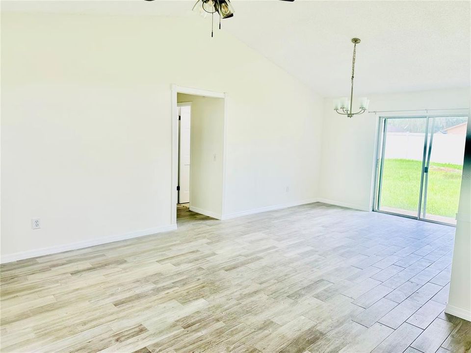For Rent: $1,800 (3 beds, 2 baths, 1211 Square Feet)