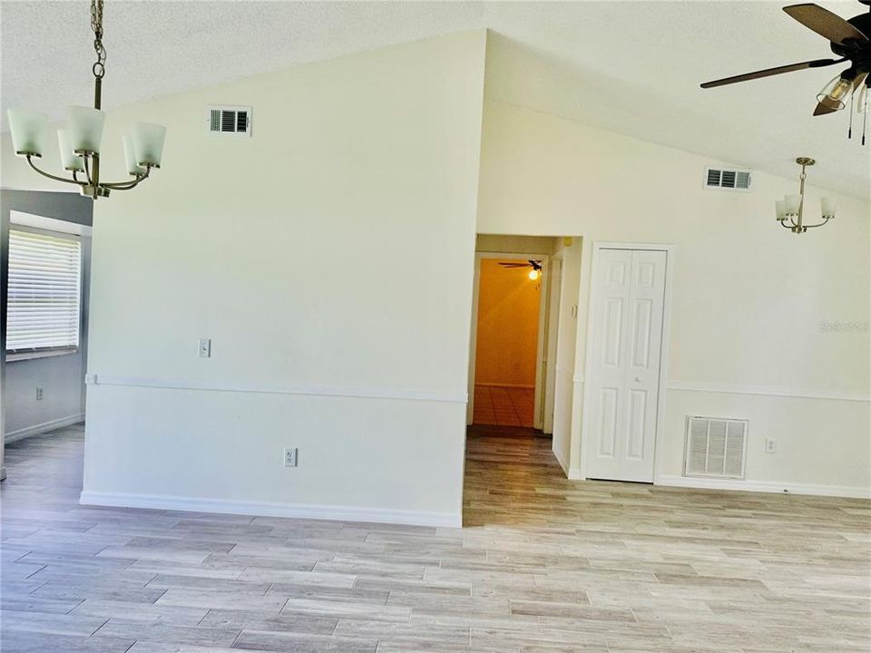 For Rent: $1,800 (3 beds, 2 baths, 1211 Square Feet)