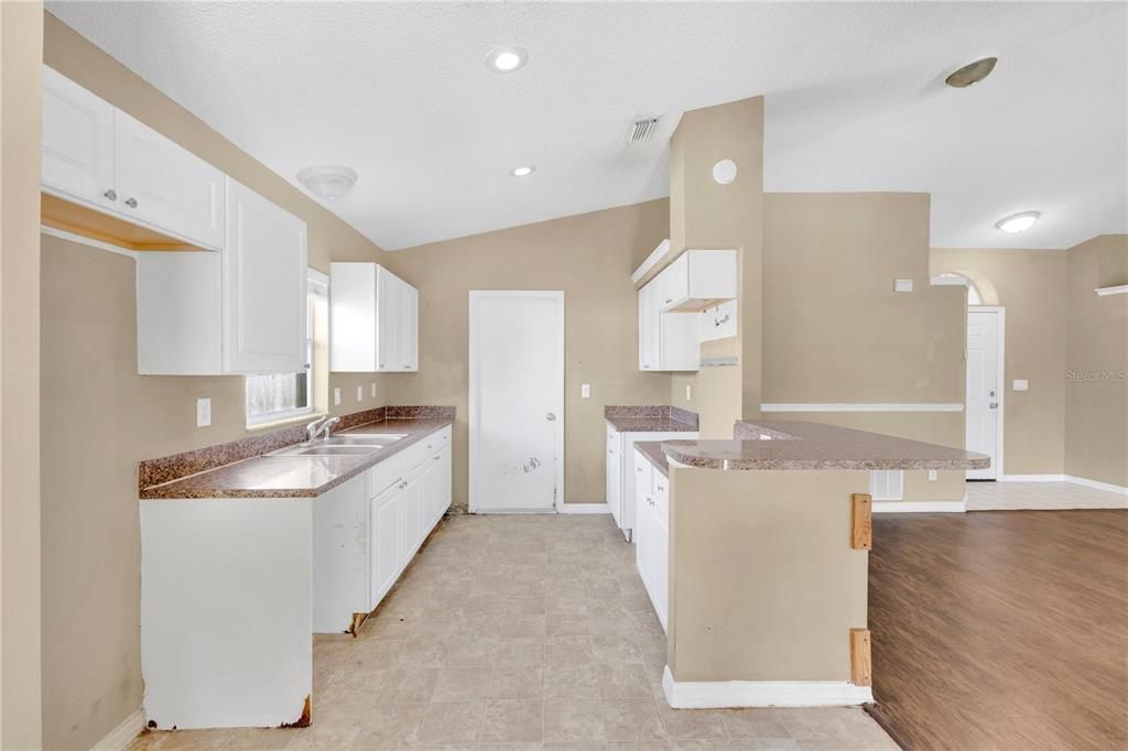 For Sale: $224,900 (3 beds, 2 baths, 1339 Square Feet)