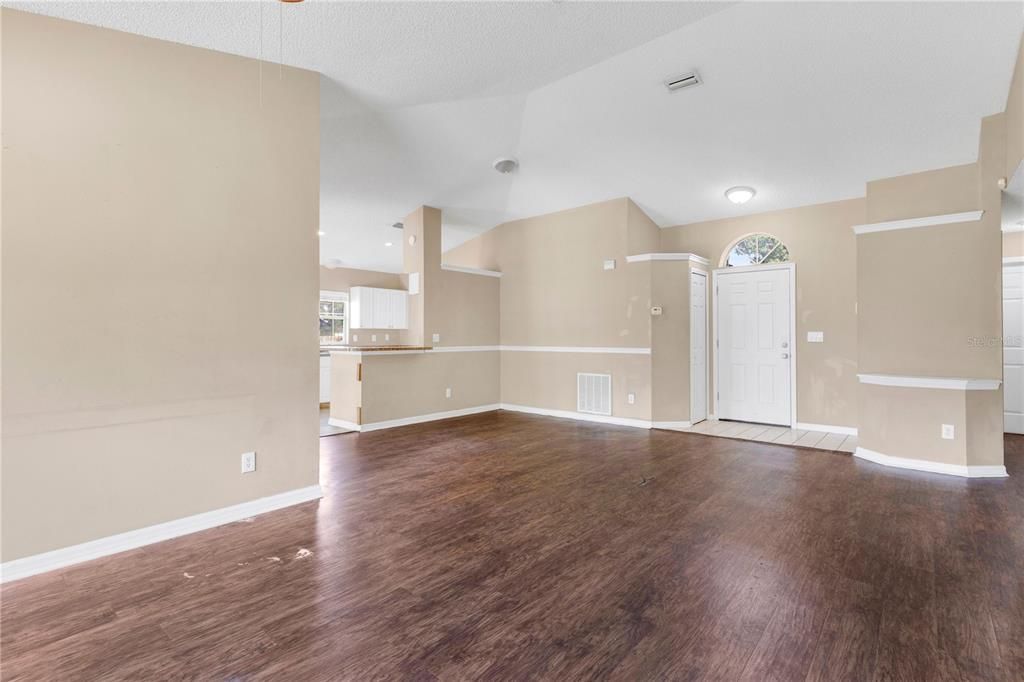 For Sale: $224,900 (3 beds, 2 baths, 1339 Square Feet)
