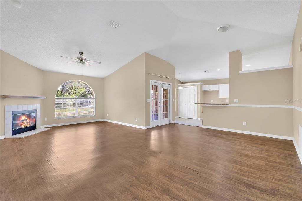 For Sale: $224,900 (3 beds, 2 baths, 1339 Square Feet)