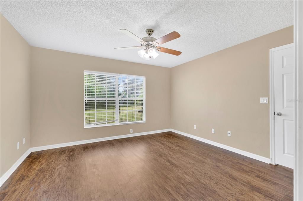 For Sale: $224,900 (3 beds, 2 baths, 1339 Square Feet)