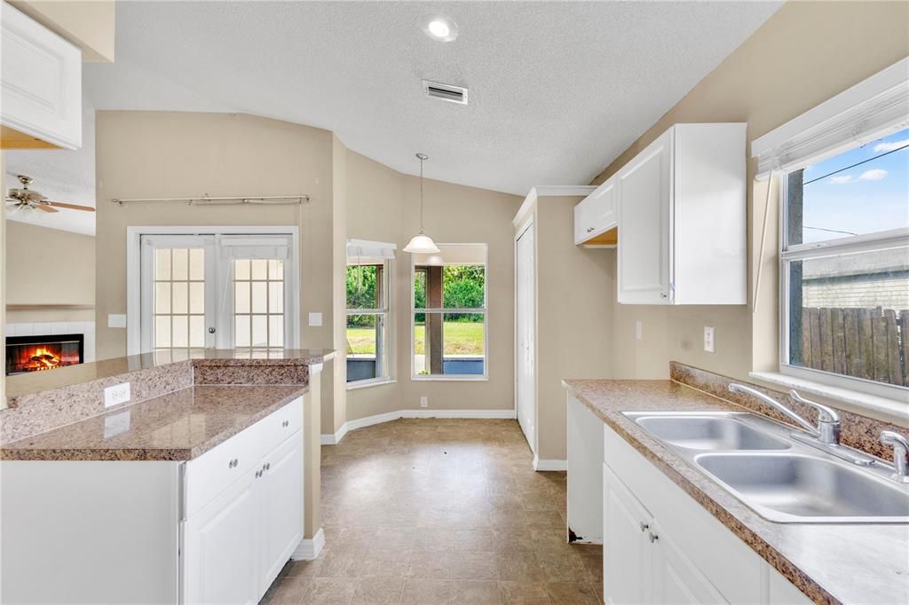 For Sale: $224,900 (3 beds, 2 baths, 1339 Square Feet)