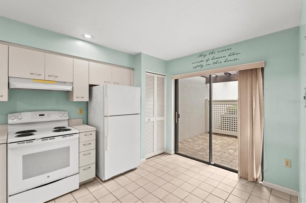 For Sale: $249,000 (2 beds, 2 baths, 1265 Square Feet)