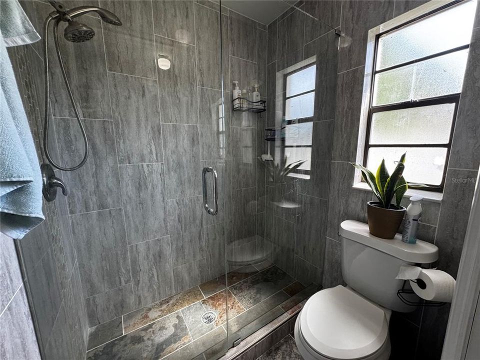 En Venta: $489,900 (4 camas, 2 baños, 2004 Pies cuadrados)
