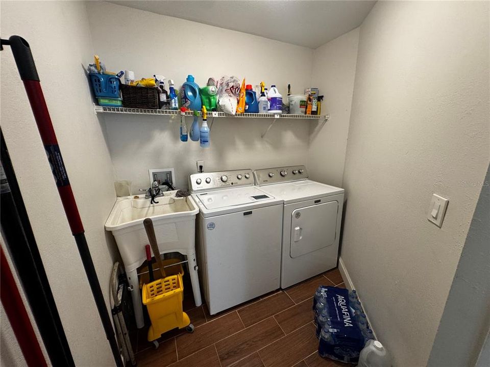 En Venta: $489,900 (4 camas, 2 baños, 2004 Pies cuadrados)