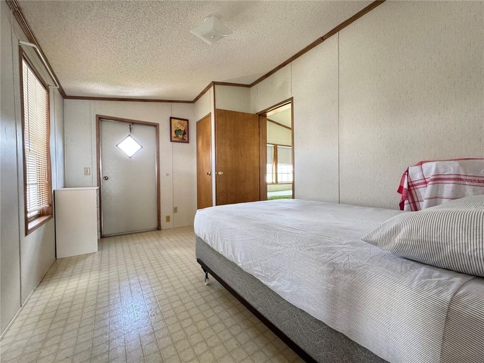 For Sale: $79,900 (2 beds, 1 baths, 678 Square Feet)