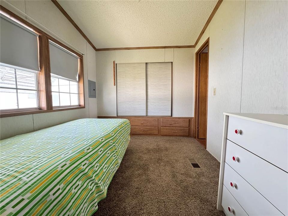 For Sale: $79,900 (2 beds, 1 baths, 678 Square Feet)