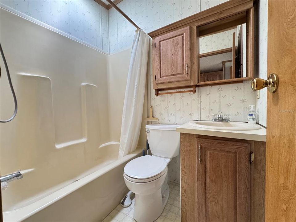 For Sale: $79,900 (2 beds, 1 baths, 678 Square Feet)