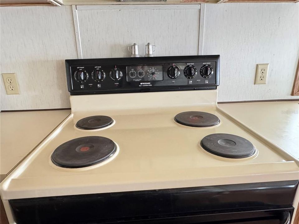 For Sale: $79,900 (2 beds, 1 baths, 678 Square Feet)