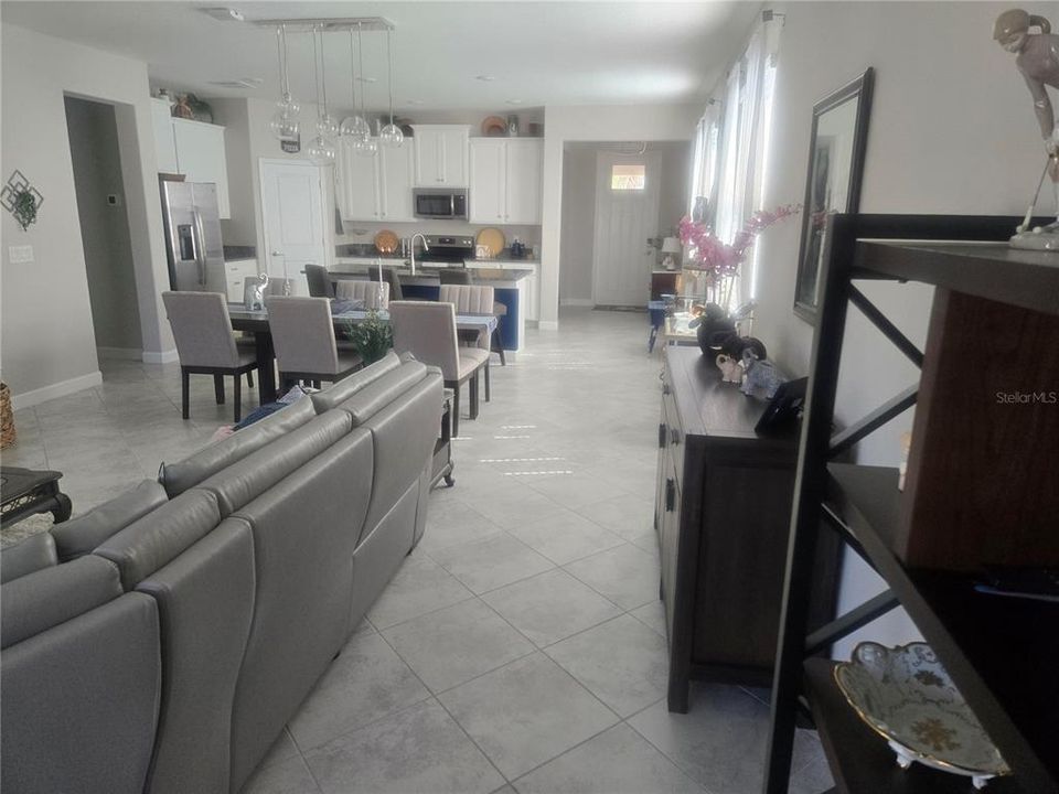 For Sale: $359,900 (2 beds, 2 baths, 1770 Square Feet)
