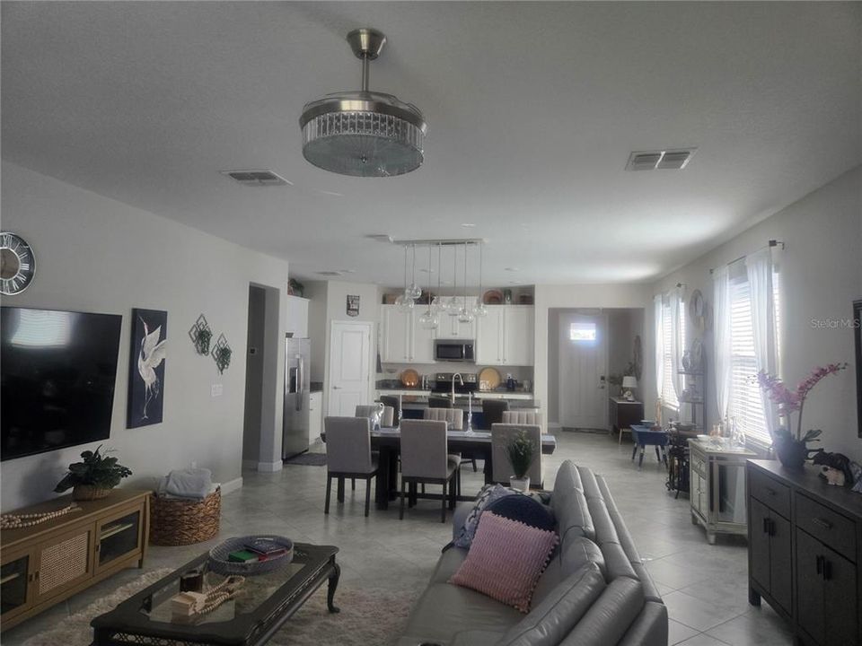 For Sale: $359,900 (2 beds, 2 baths, 1770 Square Feet)