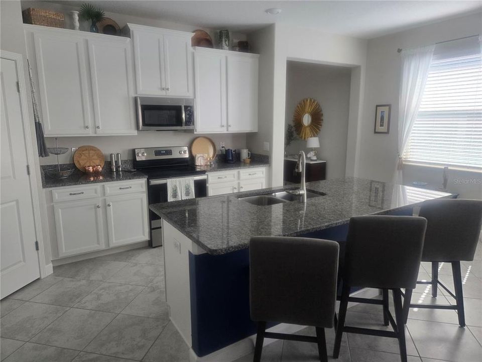 For Sale: $359,900 (2 beds, 2 baths, 1770 Square Feet)