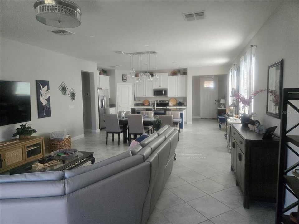 For Sale: $359,900 (2 beds, 2 baths, 1770 Square Feet)