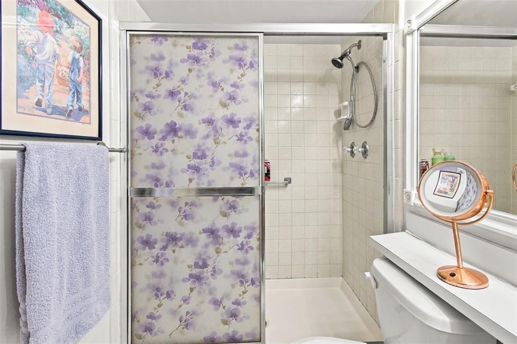 На продажу: $159,900 (2 спален, 2 ванн, 1041 Квадратных фут)