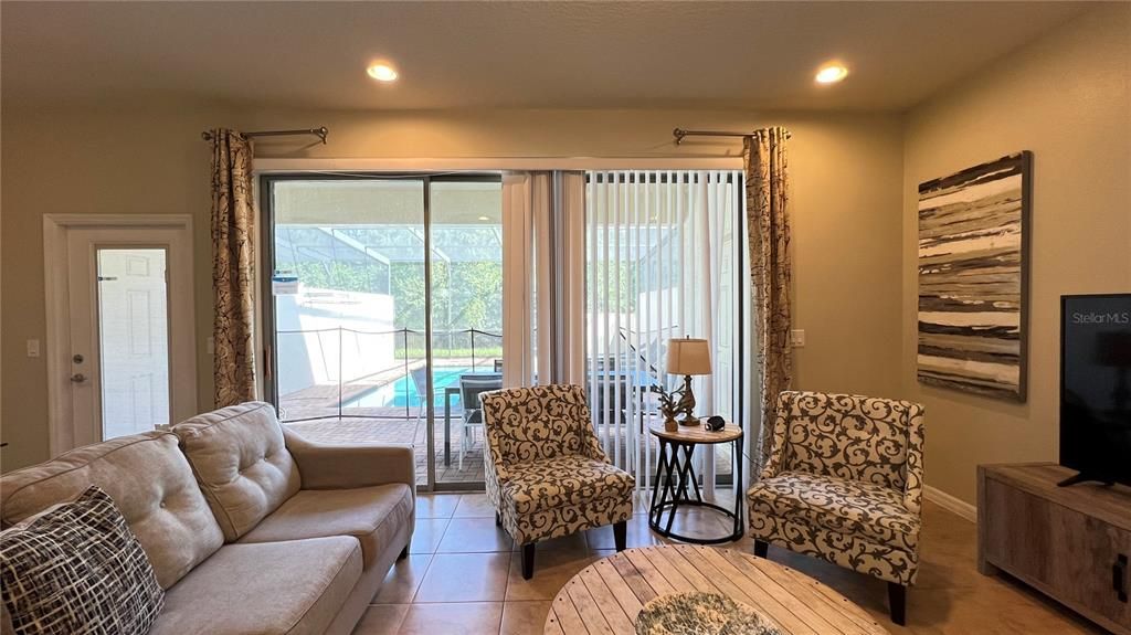 For Sale: $388,000 (5 beds, 4 baths, 2263 Square Feet)
