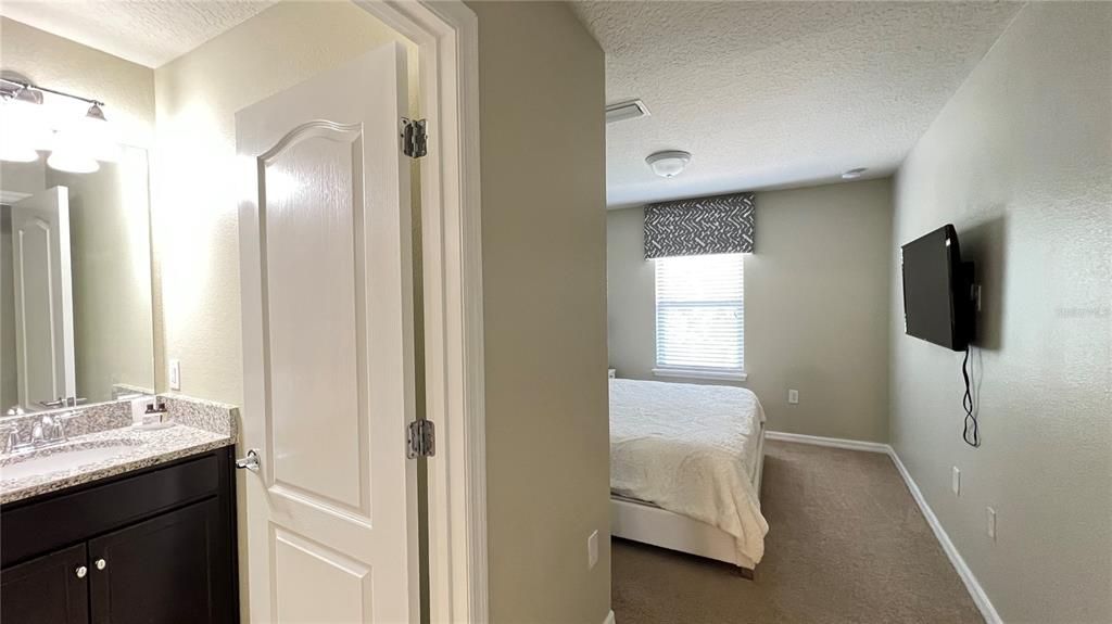 For Sale: $388,000 (5 beds, 4 baths, 2263 Square Feet)