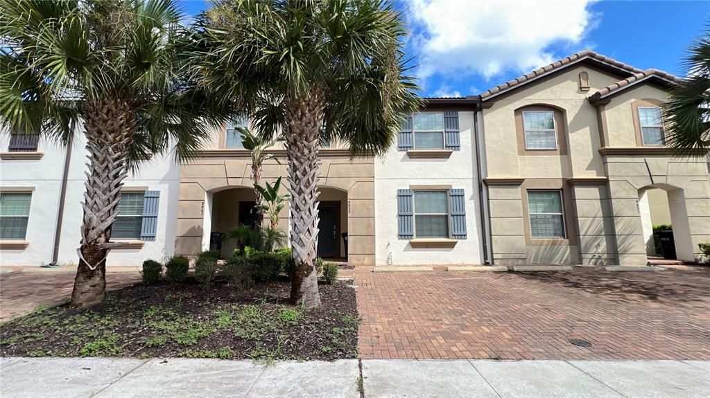 For Sale: $388,000 (5 beds, 4 baths, 2263 Square Feet)