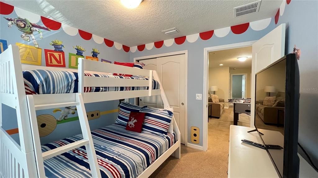 For Sale: $388,000 (5 beds, 4 baths, 2263 Square Feet)