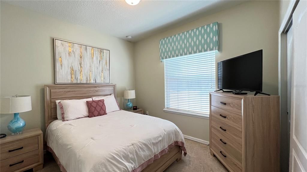 For Sale: $388,000 (5 beds, 4 baths, 2263 Square Feet)
