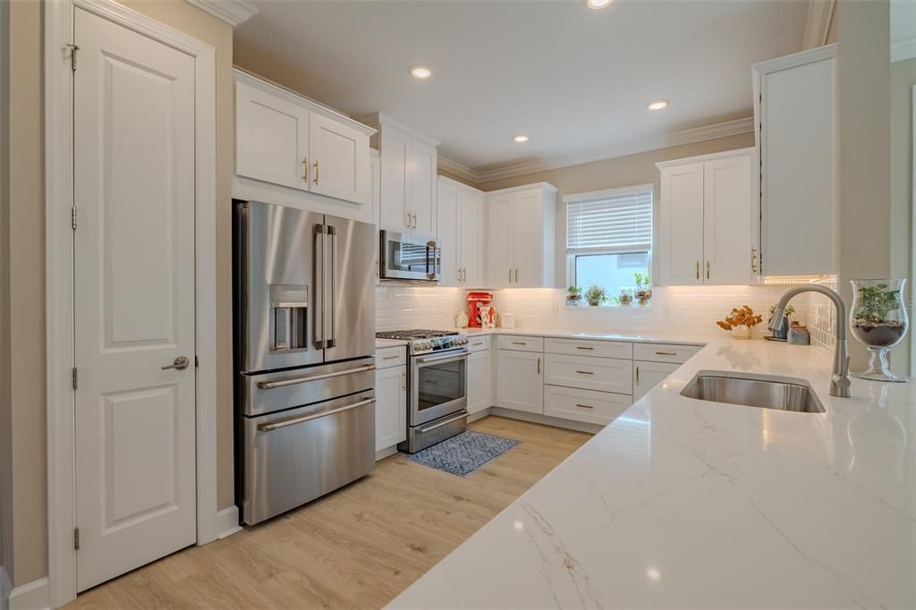For Sale: $515,000 (3 beds, 2 baths, 1934 Square Feet)