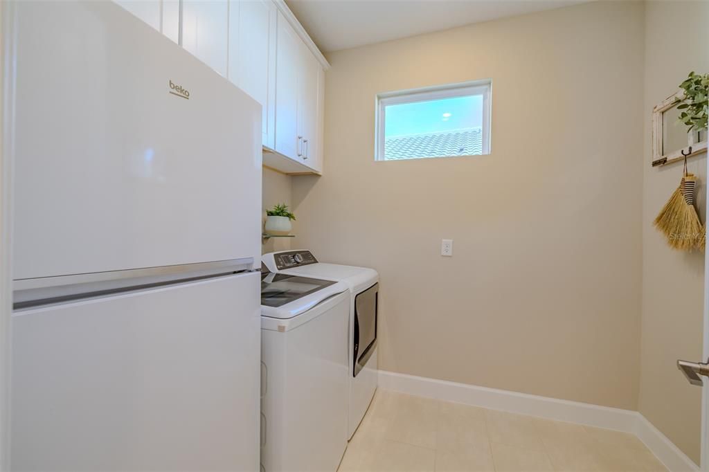 For Sale: $515,000 (3 beds, 2 baths, 1934 Square Feet)