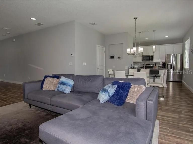 For Rent: $3,800 (3 beds, 2 baths, 2181 Square Feet)