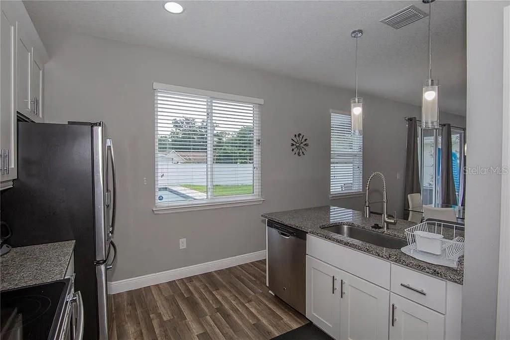 For Rent: $3,800 (3 beds, 2 baths, 2181 Square Feet)