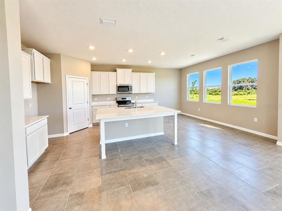 For Rent: $3,900 (5 beds, 4 baths, 3975 Square Feet)