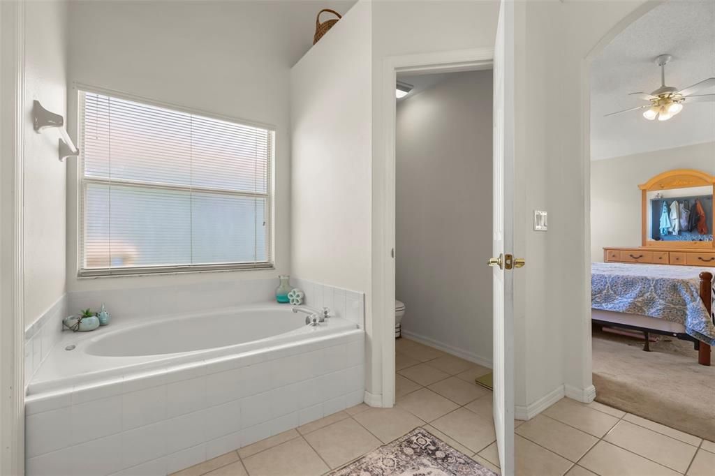 For Sale: $425,000 (3 beds, 2 baths, 1859 Square Feet)
