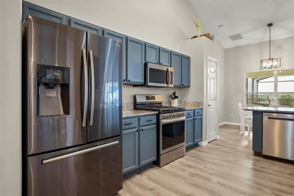 For Sale: $425,000 (3 beds, 2 baths, 1859 Square Feet)