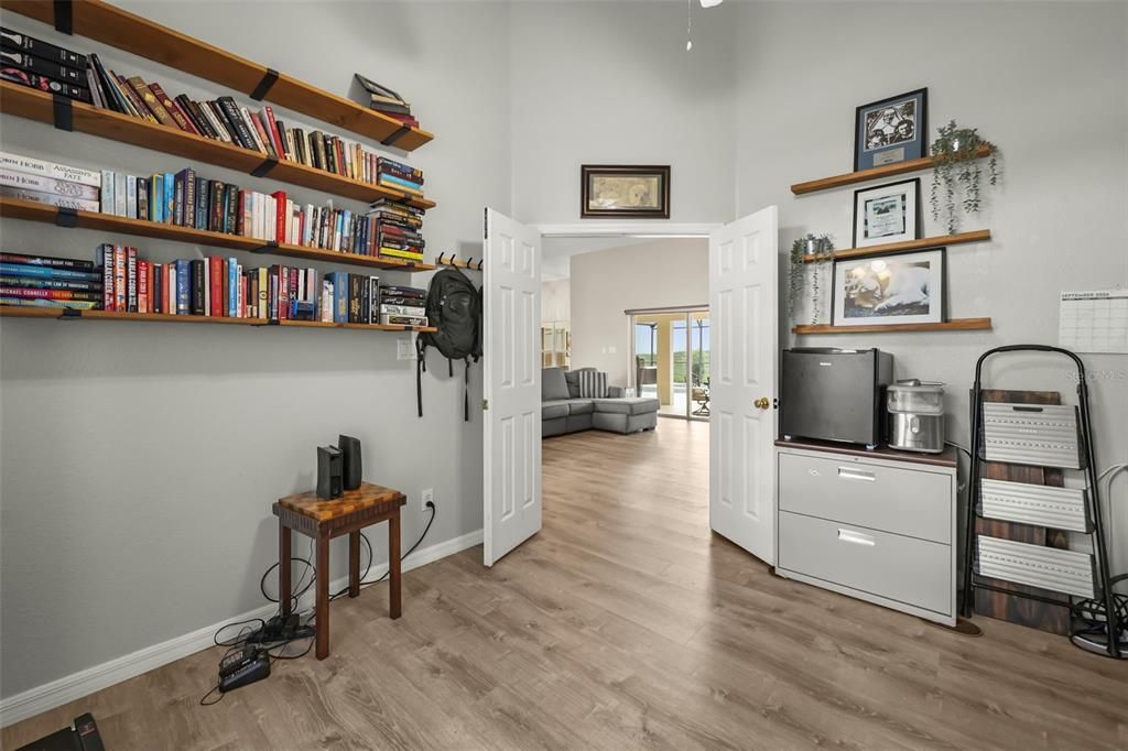 For Sale: $425,000 (3 beds, 2 baths, 1859 Square Feet)