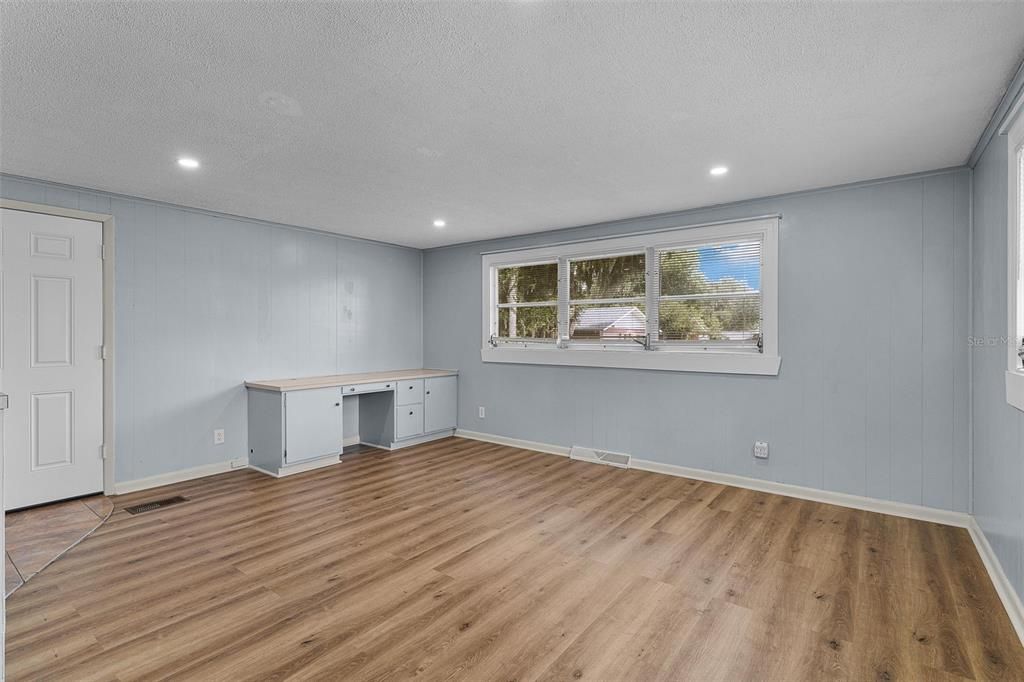 For Sale: $239,900 (3 beds, 1 baths, 1399 Square Feet)