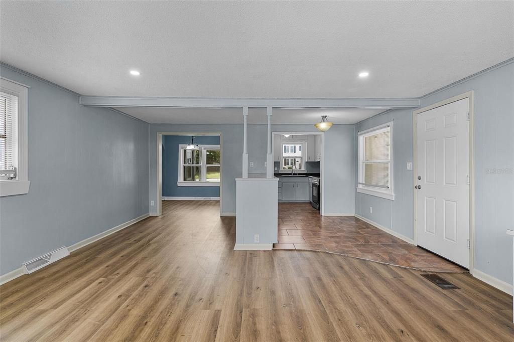 For Sale: $239,900 (3 beds, 1 baths, 1399 Square Feet)