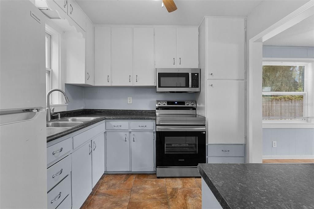 For Sale: $239,900 (3 beds, 1 baths, 1399 Square Feet)