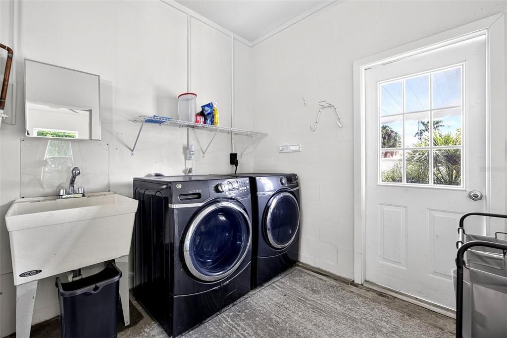 For Sale: $374,500 (2 beds, 2 baths, 1831 Square Feet)