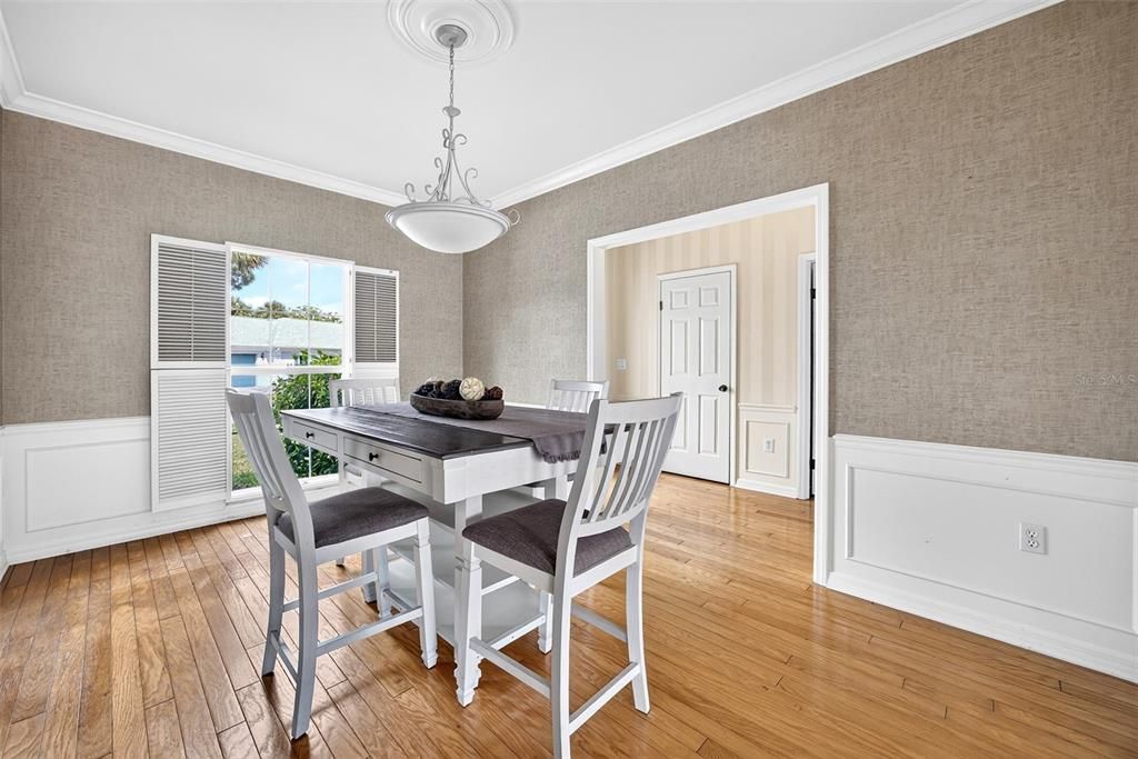 For Sale: $374,500 (2 beds, 2 baths, 1831 Square Feet)