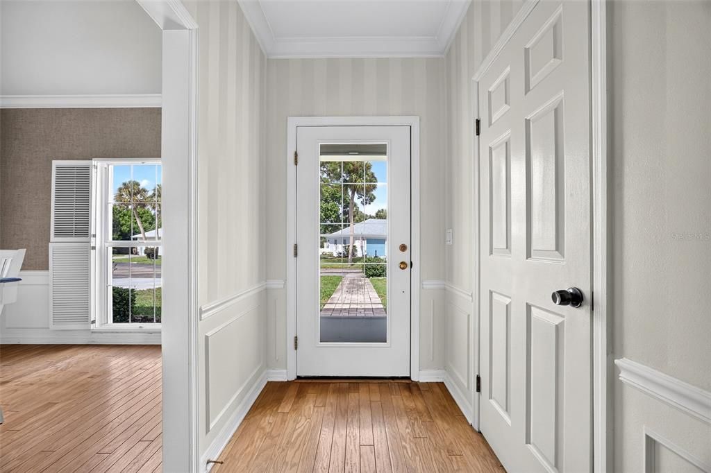 For Sale: $374,500 (2 beds, 2 baths, 1831 Square Feet)