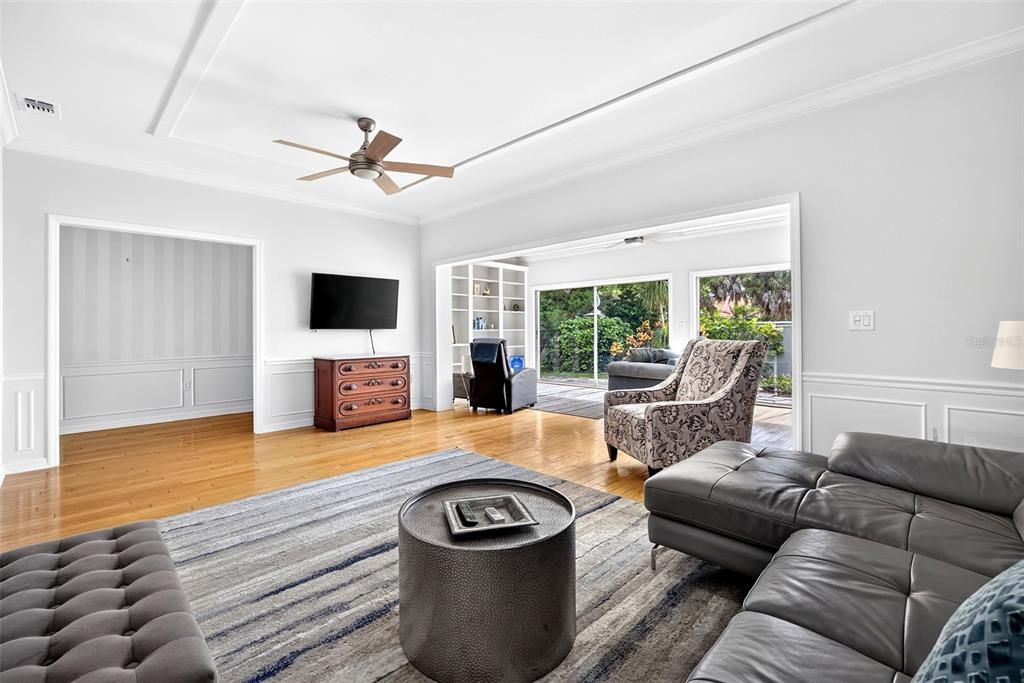 For Sale: $374,500 (2 beds, 2 baths, 1831 Square Feet)