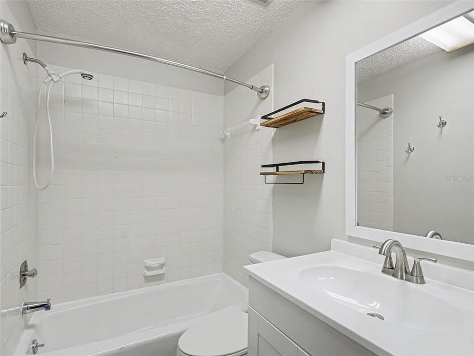 На продажу: $172,000 (2 спален, 2 ванн, 1343 Квадратных фут)