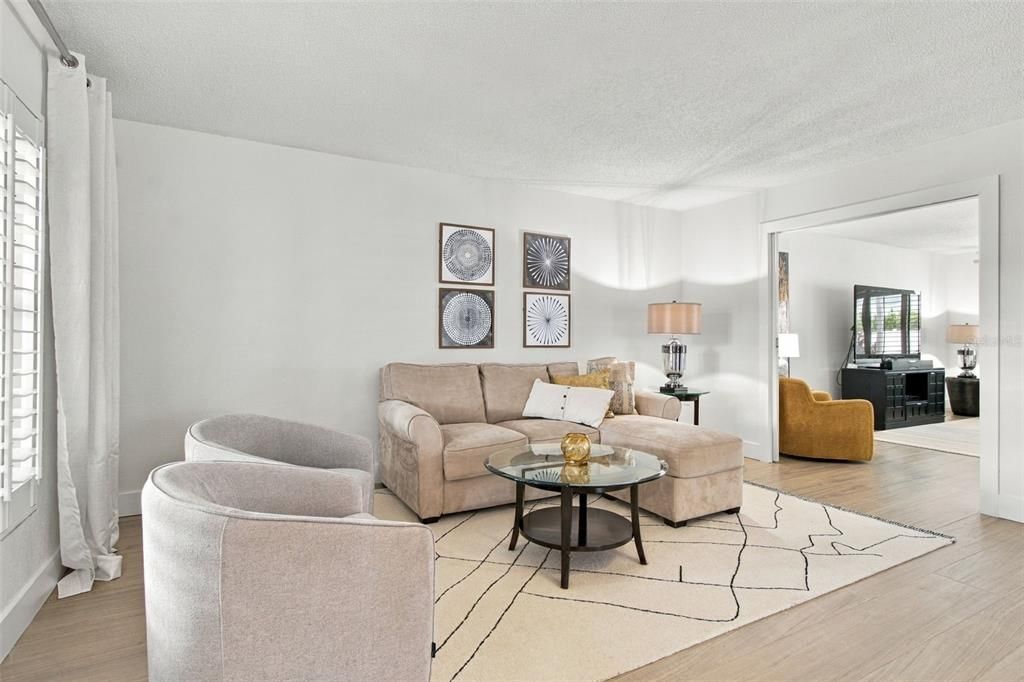 En Venta: $700,000 (3 camas, 2 baños, 2166 Pies cuadrados)